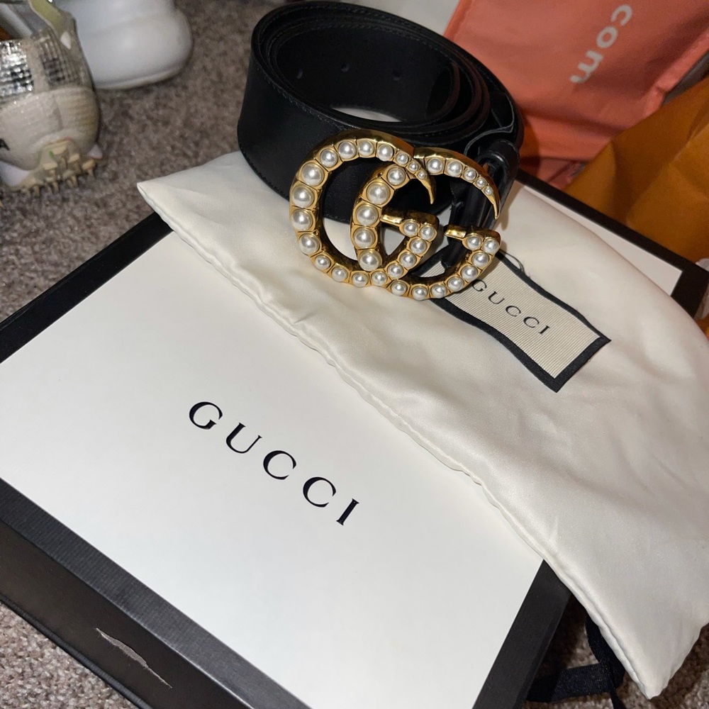 Gucci  leather belt with pearl double G